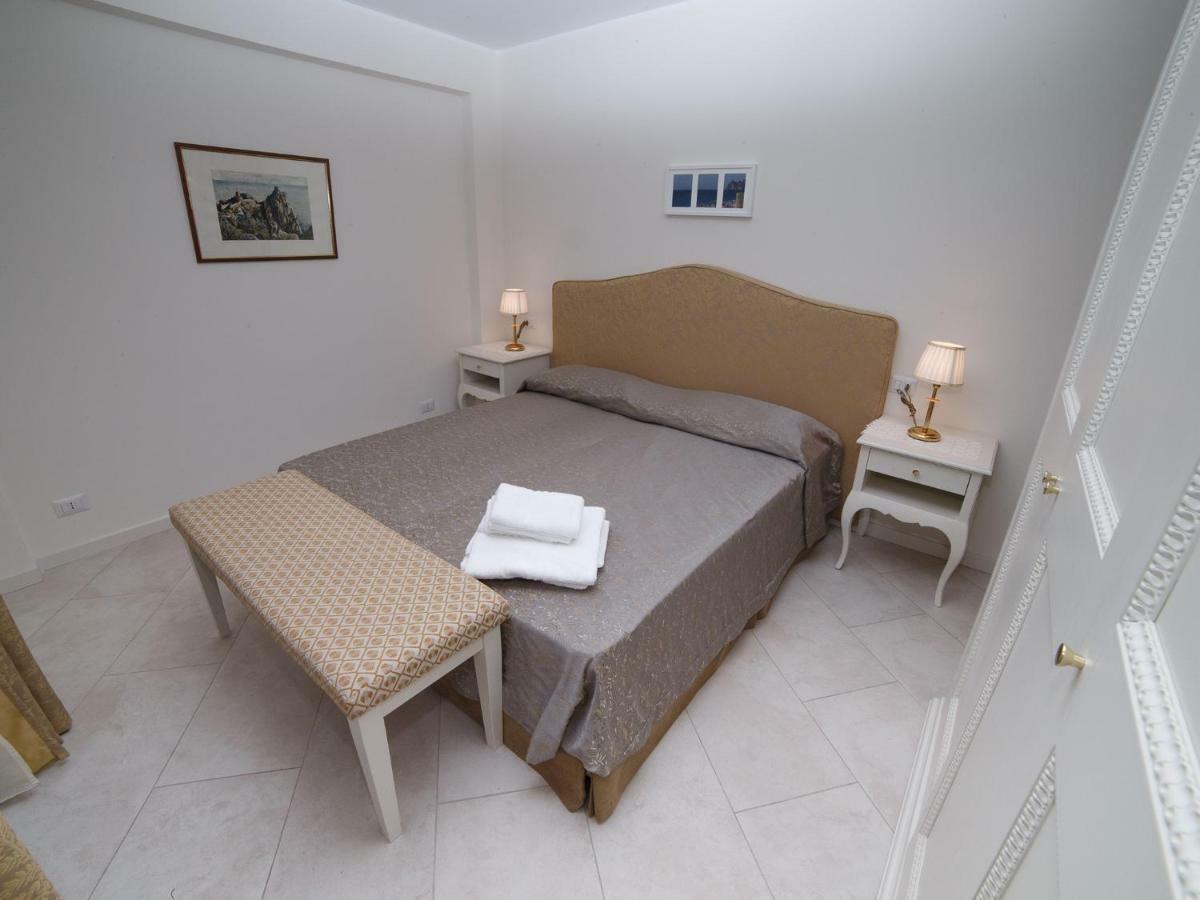 Marina Di Savoca Lejlighed Santa Teresa Di Riva Eksteriør billede