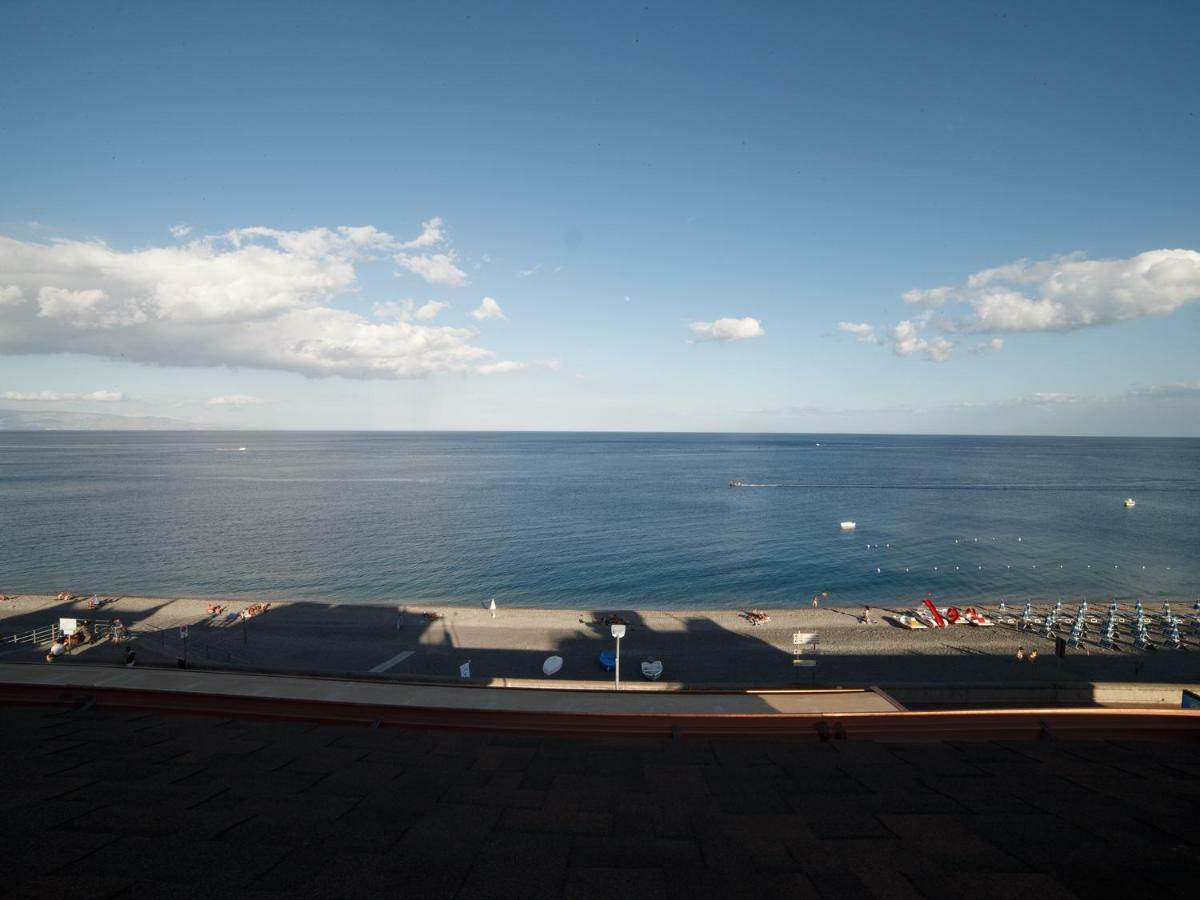Marina Di Savoca Lejlighed Santa Teresa Di Riva Eksteriør billede