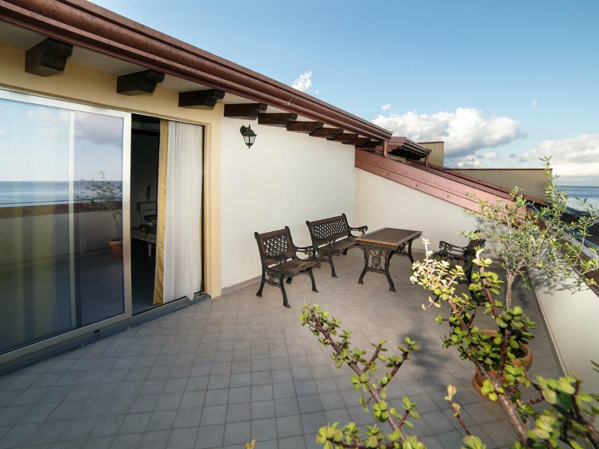 Marina Di Savoca Lejlighed Santa Teresa Di Riva Eksteriør billede