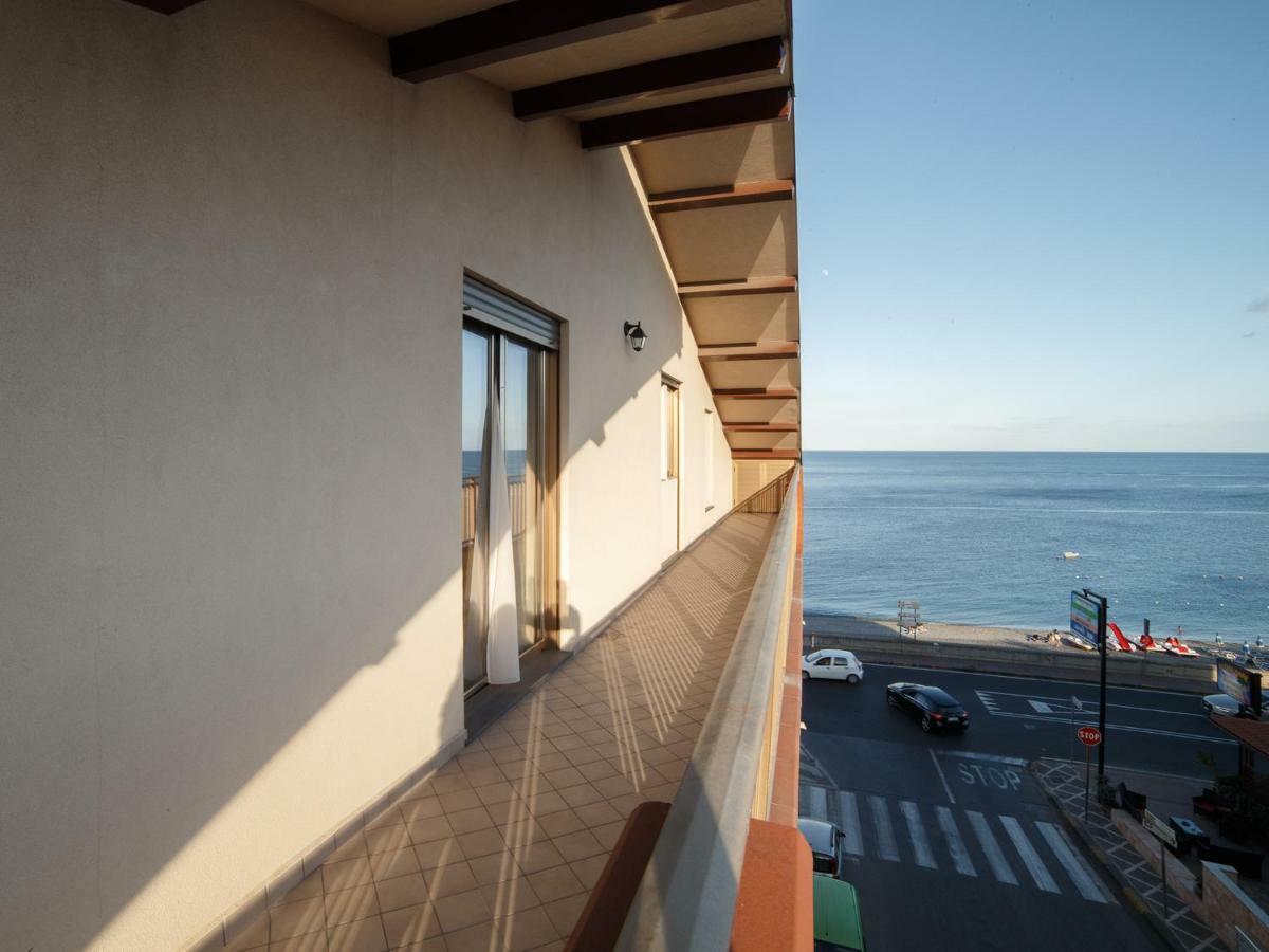 Marina Di Savoca Lejlighed Santa Teresa Di Riva Eksteriør billede