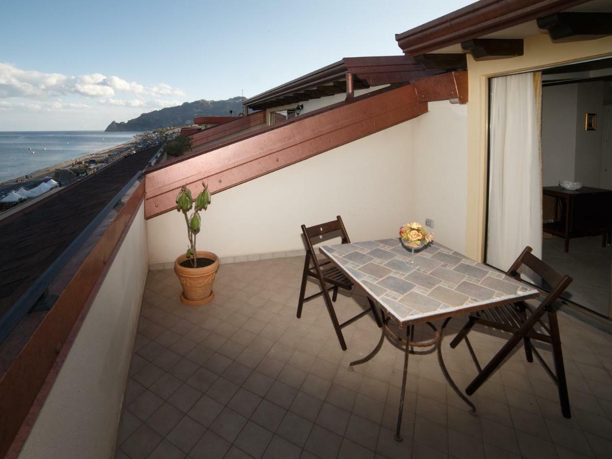 Marina Di Savoca Lejlighed Santa Teresa Di Riva Eksteriør billede