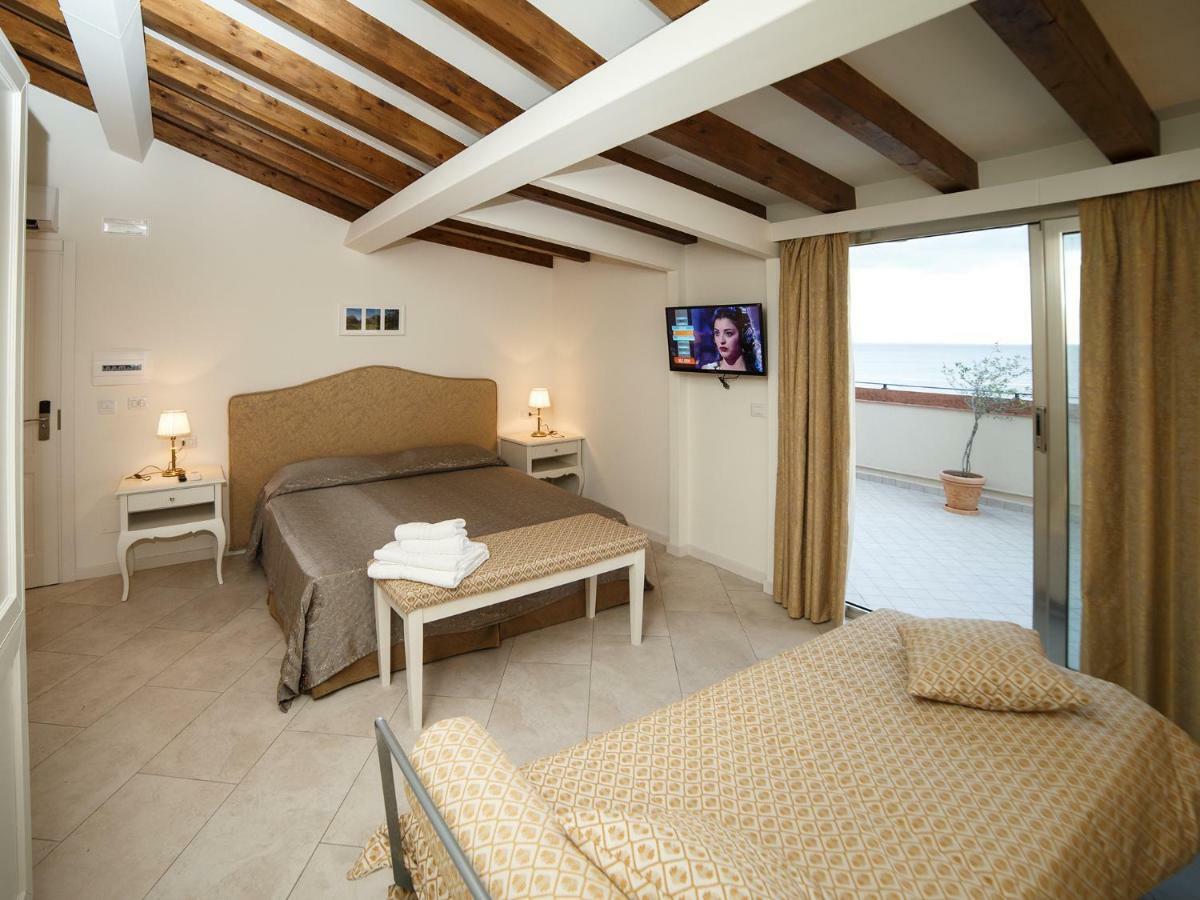 Marina Di Savoca Lejlighed Santa Teresa Di Riva Eksteriør billede