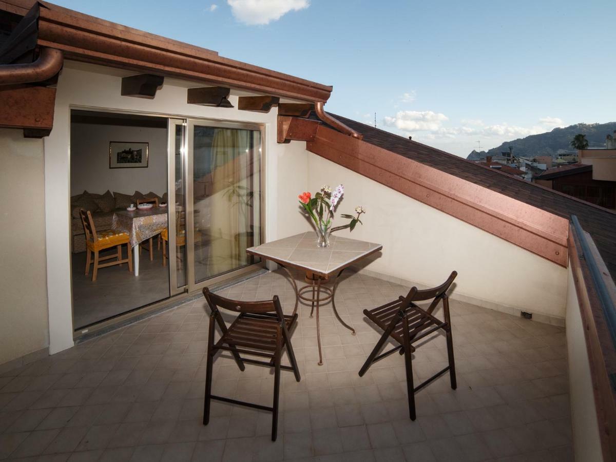 Marina Di Savoca Lejlighed Santa Teresa Di Riva Eksteriør billede