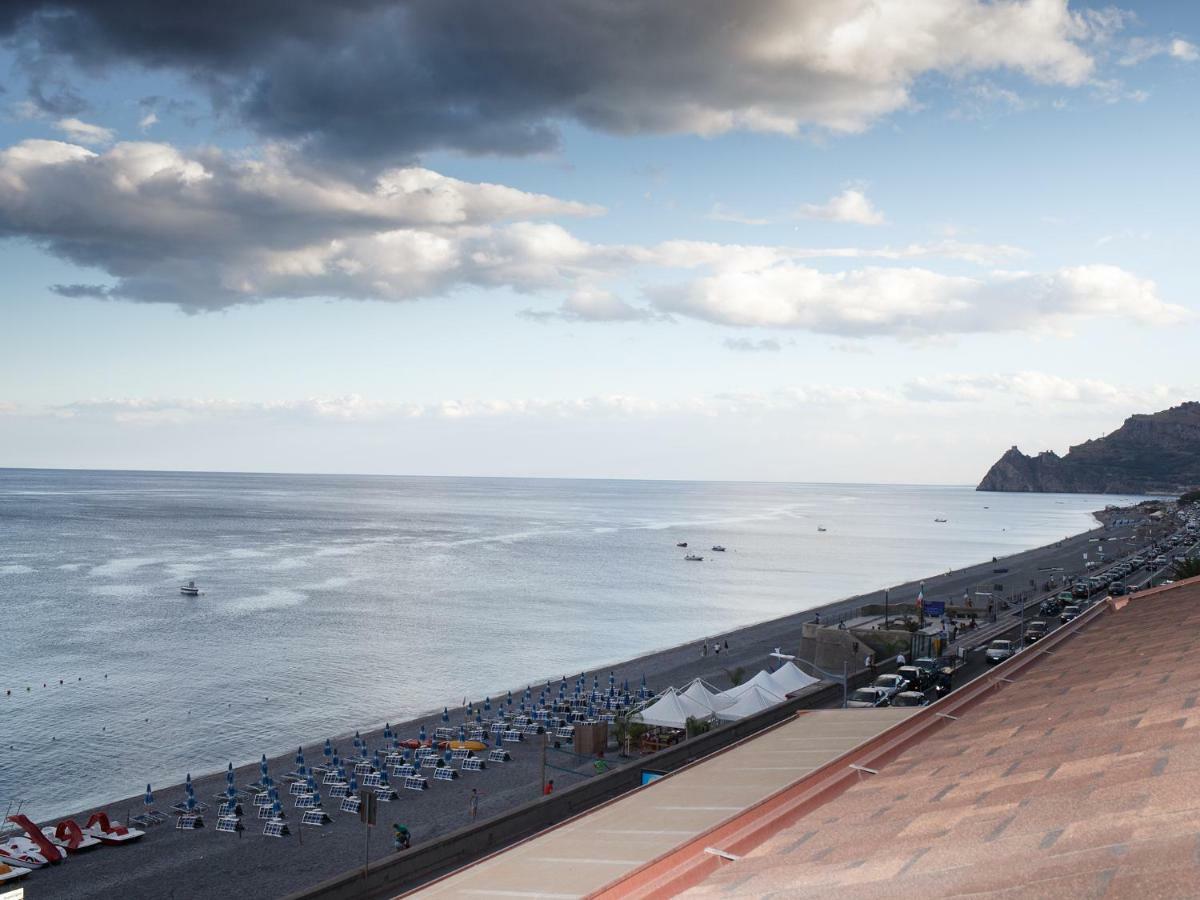 Marina Di Savoca Lejlighed Santa Teresa Di Riva Eksteriør billede